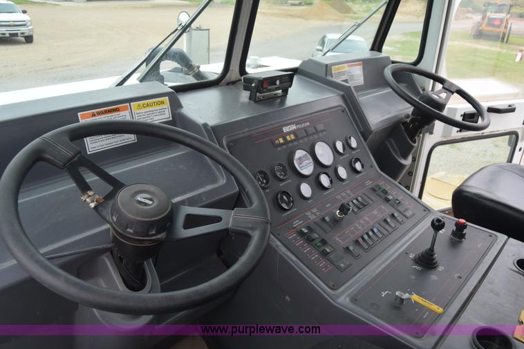 image for item J6681 2004 Elgin Pelican street sweeper