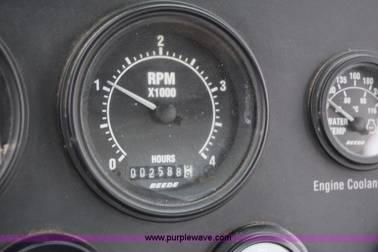 image for item J6681 2004 Elgin Pelican street sweeper