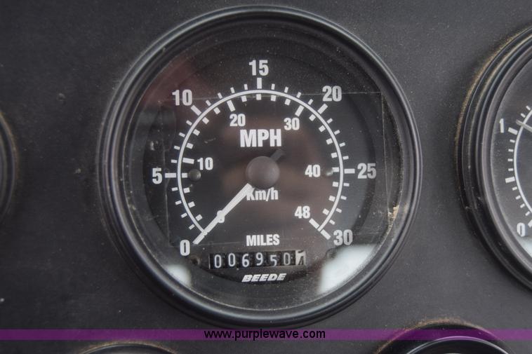 image for item J6681 2004 Elgin Pelican street sweeper