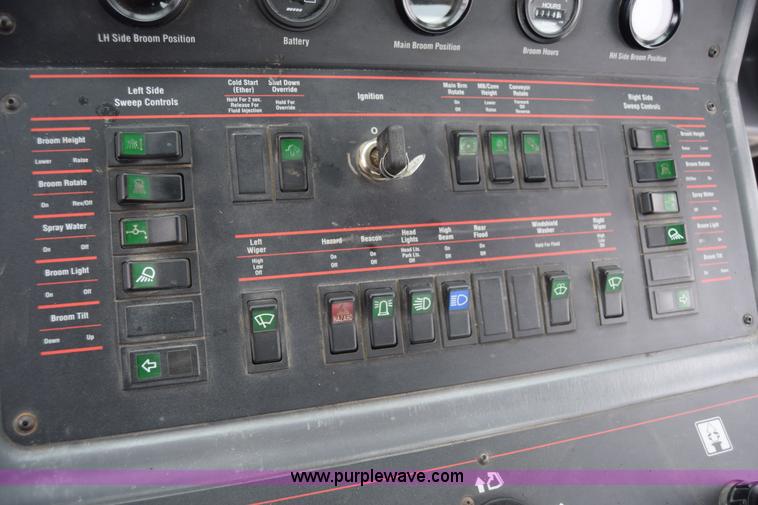 image for item J6681 2004 Elgin Pelican street sweeper