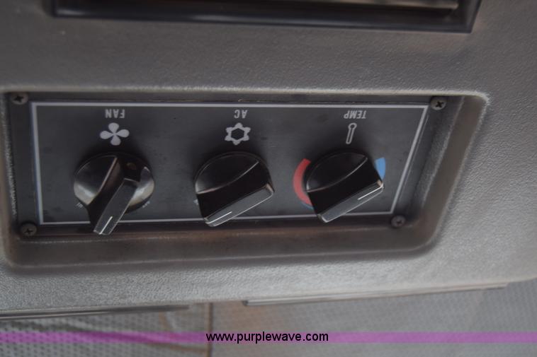 image for item J6681 2004 Elgin Pelican street sweeper