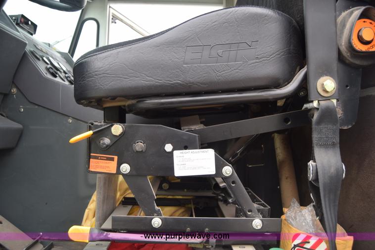 image for item J6681 2004 Elgin Pelican street sweeper