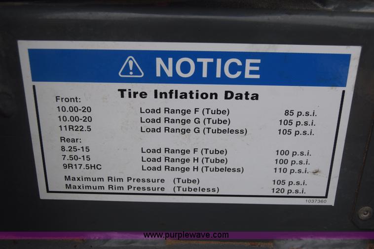 image for item J6681 2004 Elgin Pelican street sweeper