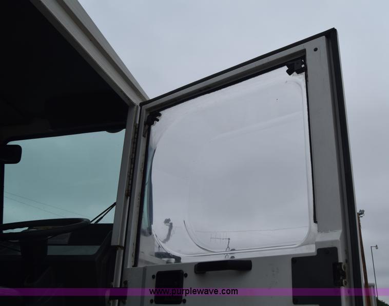 image for item J6681 2004 Elgin Pelican street sweeper