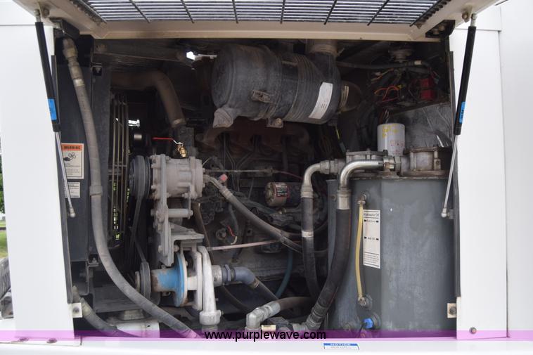 image for item J6681 2004 Elgin Pelican street sweeper