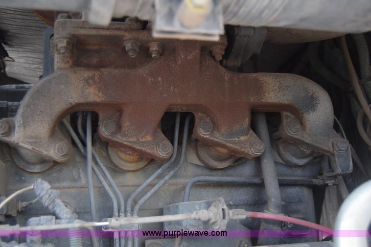 image for item J6681 2004 Elgin Pelican street sweeper