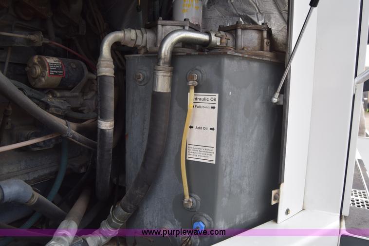 image for item J6681 2004 Elgin Pelican street sweeper