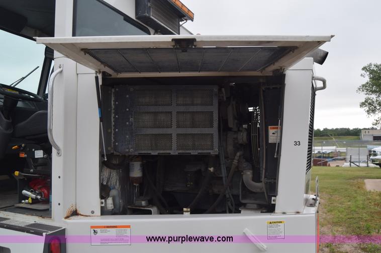 image for item J6681 2004 Elgin Pelican street sweeper