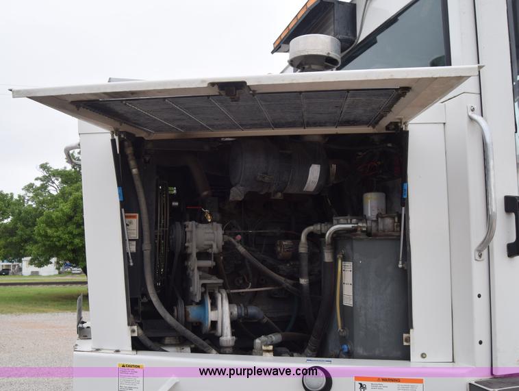 image for item J6681 2004 Elgin Pelican street sweeper