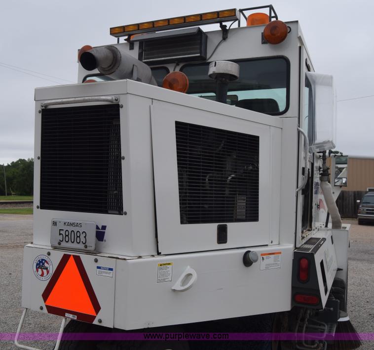 image for item J6681 2004 Elgin Pelican street sweeper