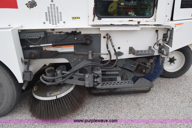 image for item J6681 2004 Elgin Pelican street sweeper
