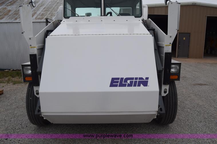 image for item J6681 2004 Elgin Pelican street sweeper
