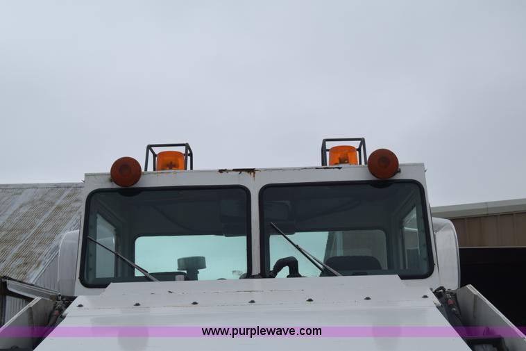 image for item J6681 2004 Elgin Pelican street sweeper