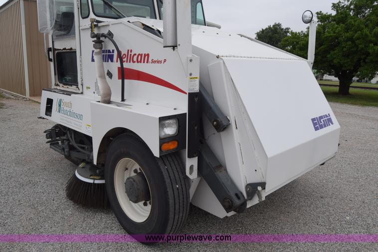 image for item J6681 2004 Elgin Pelican street sweeper