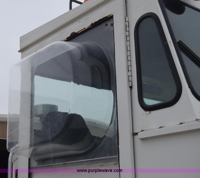 image for item J6681 2004 Elgin Pelican street sweeper