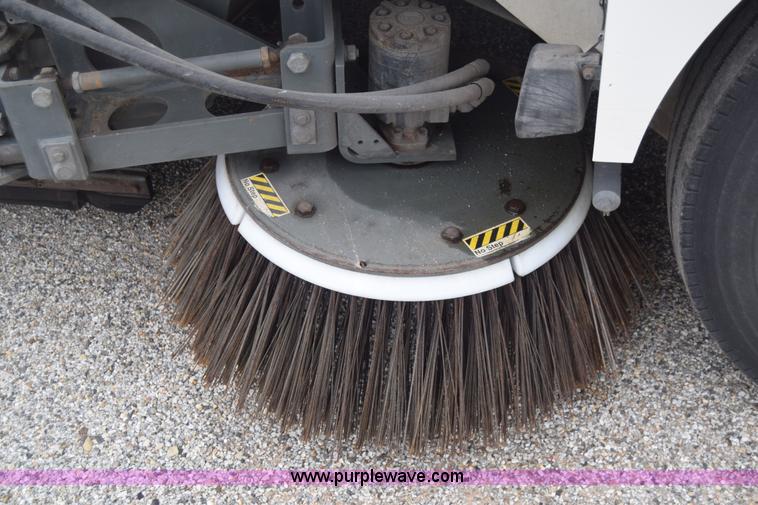 image for item J6681 2004 Elgin Pelican street sweeper