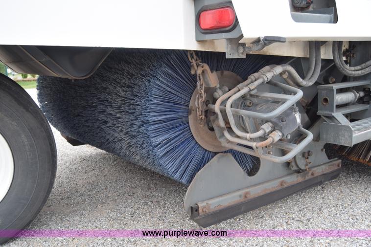 image for item J6681 2004 Elgin Pelican street sweeper