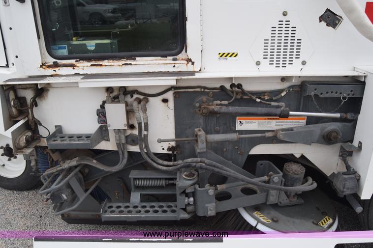 image for item J6681 2004 Elgin Pelican street sweeper