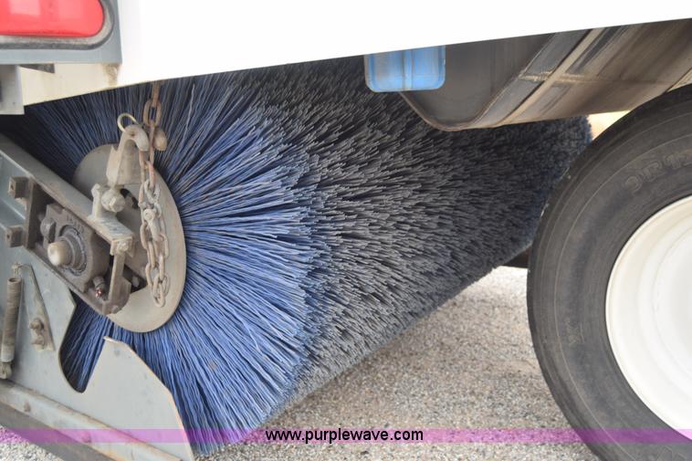 image for item J6681 2004 Elgin Pelican street sweeper