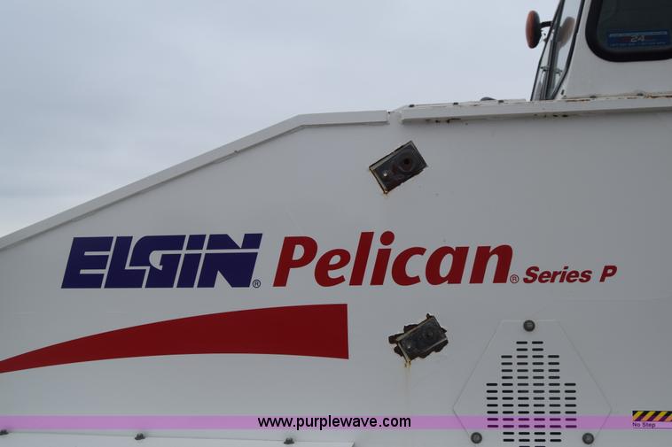 image for item J6681 2004 Elgin Pelican street sweeper