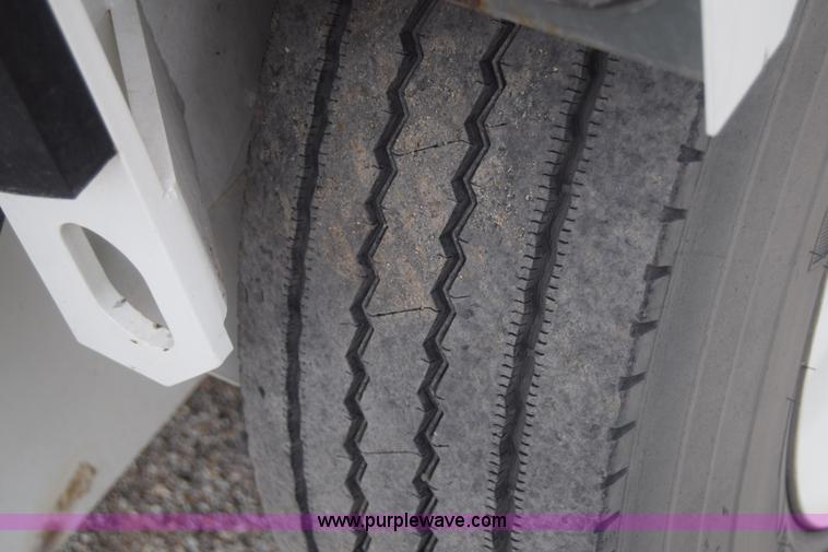 image for item J6681 2004 Elgin Pelican street sweeper