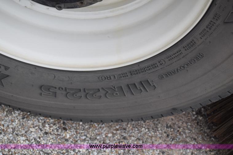 image for item J6681 2004 Elgin Pelican street sweeper