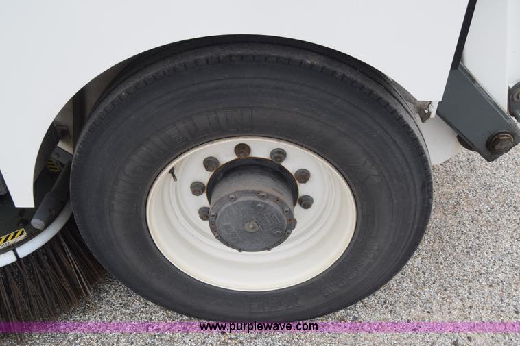 image for item J6681 2004 Elgin Pelican street sweeper