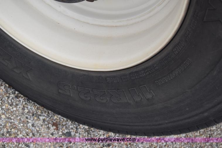 image for item J6681 2004 Elgin Pelican street sweeper