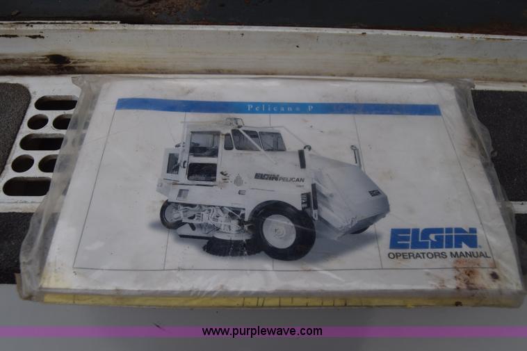 image for item J6681 2004 Elgin Pelican street sweeper
