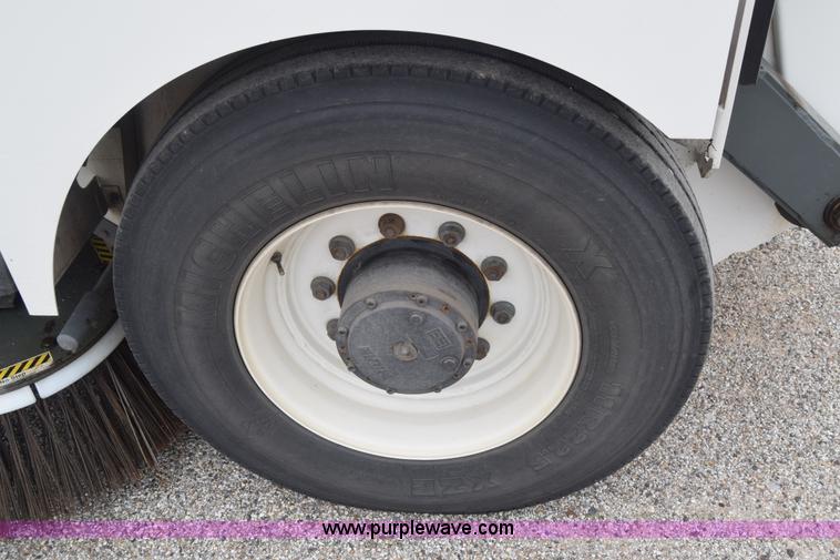 image for item J6681 2004 Elgin Pelican street sweeper