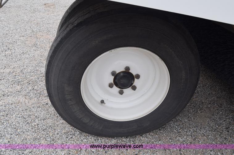 image for item J6681 2004 Elgin Pelican street sweeper