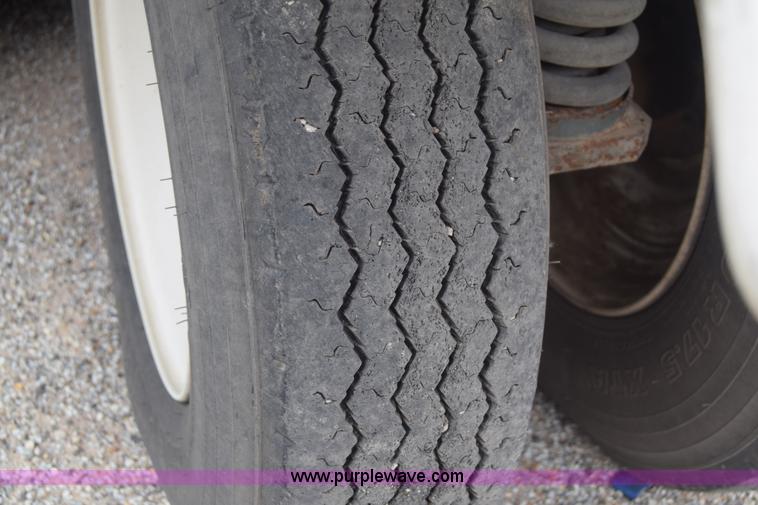 image for item J6681 2004 Elgin Pelican street sweeper