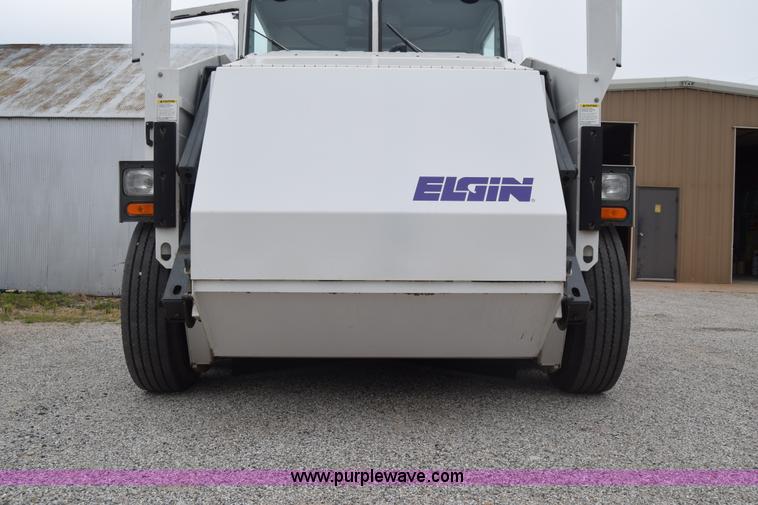 image for item J6681 2004 Elgin Pelican street sweeper