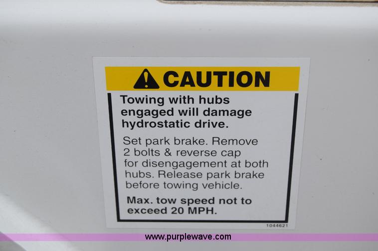 image for item J6681 2004 Elgin Pelican street sweeper