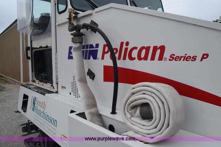 image for item J6681 2004 Elgin Pelican street sweeper