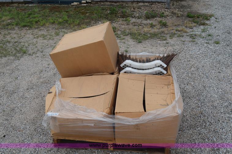 image for item J6681 2004 Elgin Pelican street sweeper