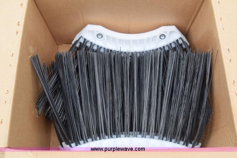 image for item J6681 2004 Elgin Pelican street sweeper