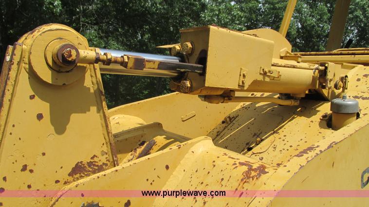 image for item J8534 1984 Caterpillar 953 track loader