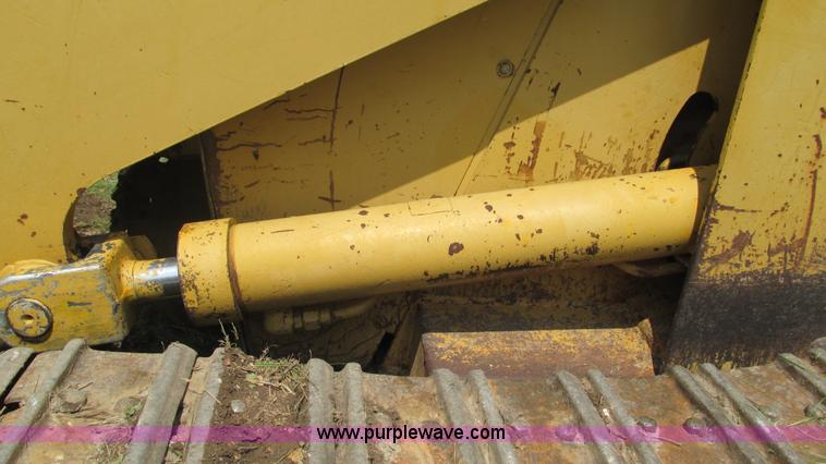 image for item J8534 1984 Caterpillar 953 track loader
