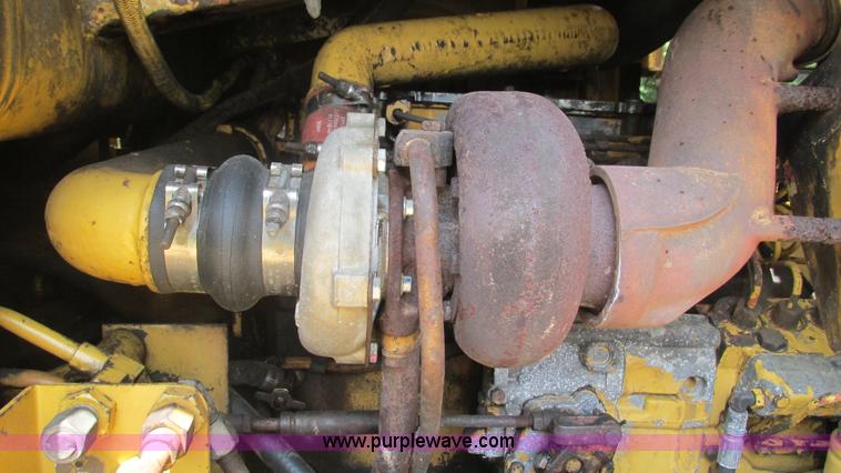 image for item J8534 1984 Caterpillar 953 track loader