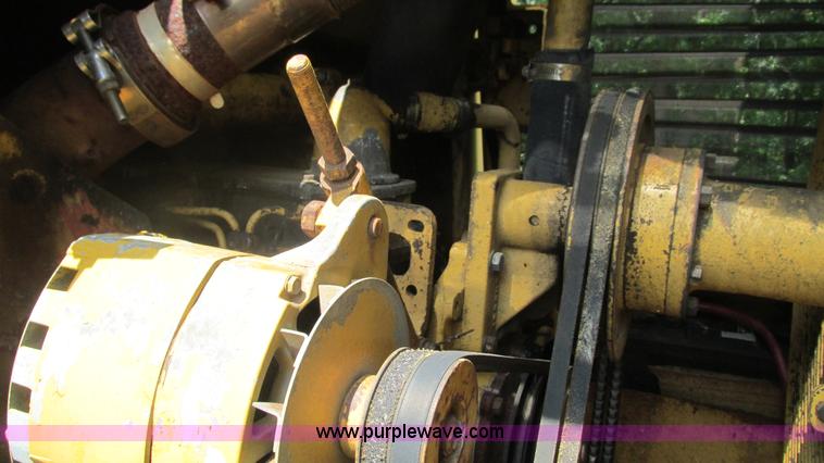 image for item J8534 1984 Caterpillar 953 track loader