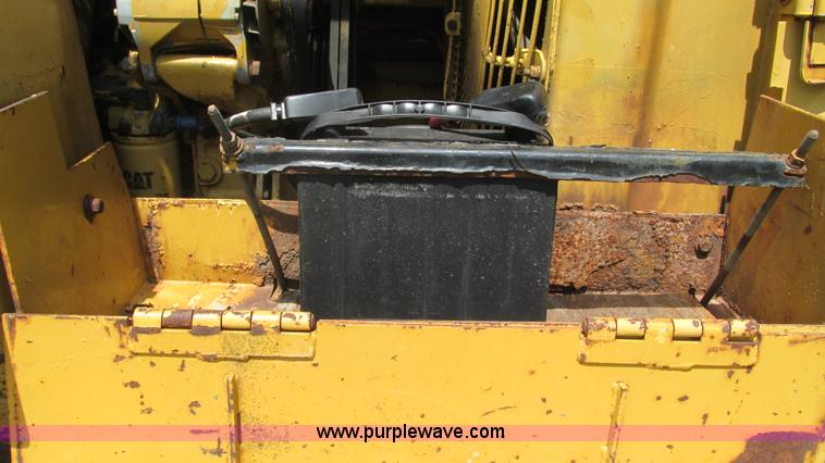 image for item J8534 1984 Caterpillar 953 track loader