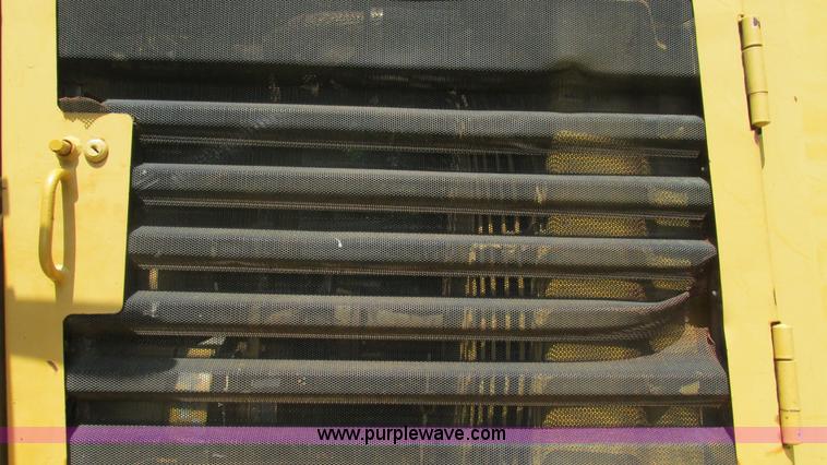 image for item J8534 1984 Caterpillar 953 track loader