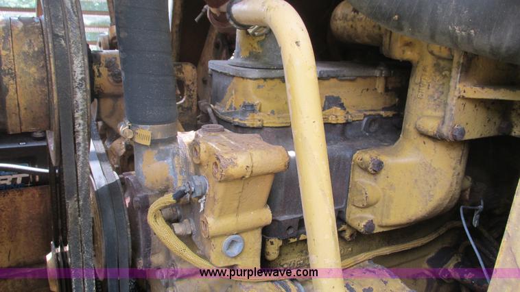 image for item J8534 1984 Caterpillar 953 track loader