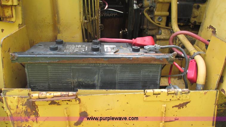 image for item J8534 1984 Caterpillar 953 track loader