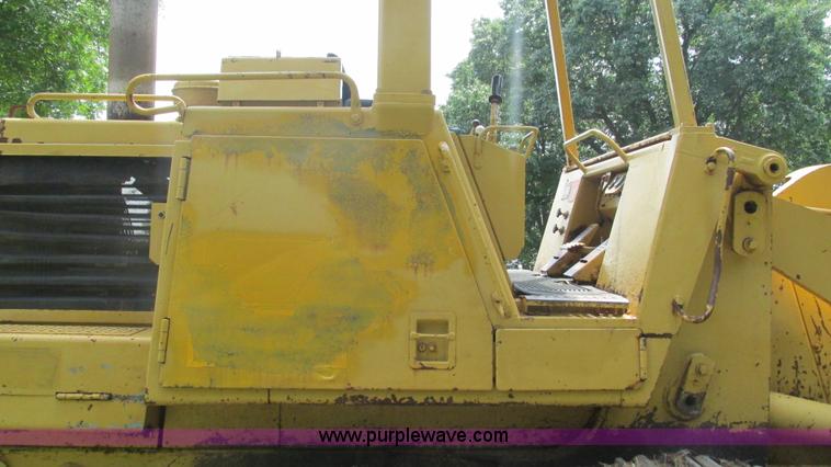 image for item J8534 1984 Caterpillar 953 track loader