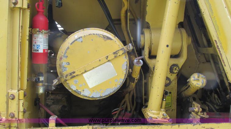 image for item J8534 1984 Caterpillar 953 track loader