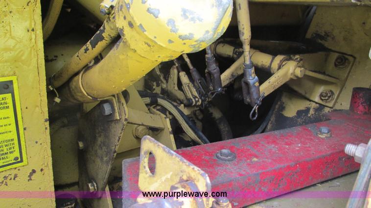 image for item J8534 1984 Caterpillar 953 track loader