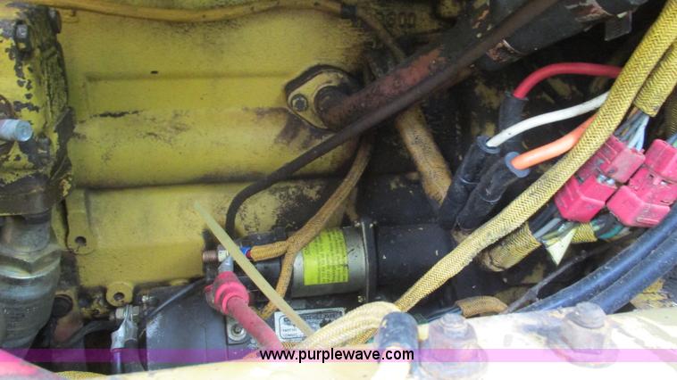 image for item J8534 1984 Caterpillar 953 track loader