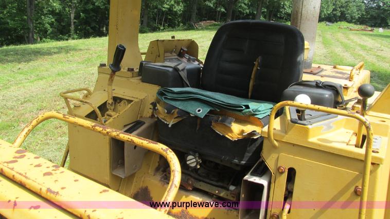 image for item J8534 1984 Caterpillar 953 track loader
